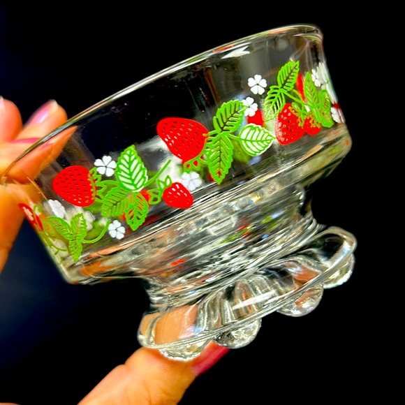 Vintage set of 5 Aderia 4” Japan strawberry motif dessert/ice-cream bowl set - Picture 2 of 6